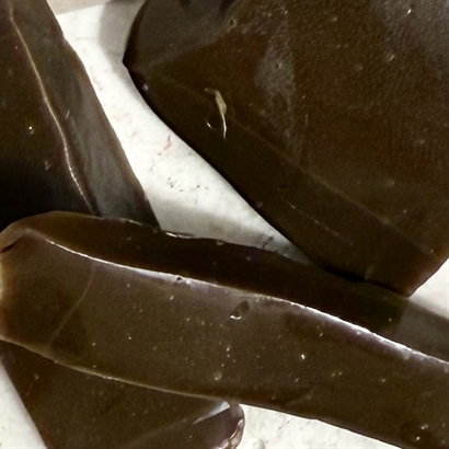 Øl firmajulegave med øl, lakrids og chokolade i brun gaveæske