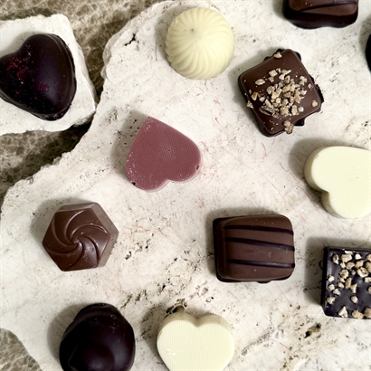 Øl firmajulegave med øl, lakrids og chokolade i brun gaveæske