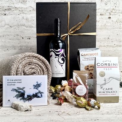 Plant et træ bevis i  plaid gave fra Bloomingville med vin og julegodter