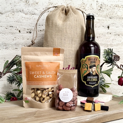 Ølgave i julesæk med danske specialiteter