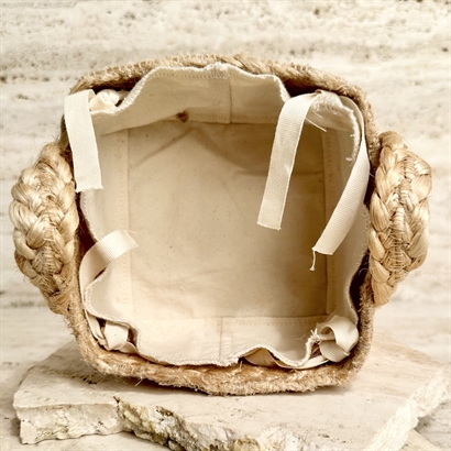 Sommergave. Jutekurv med Rosé bobler og chokolademandler