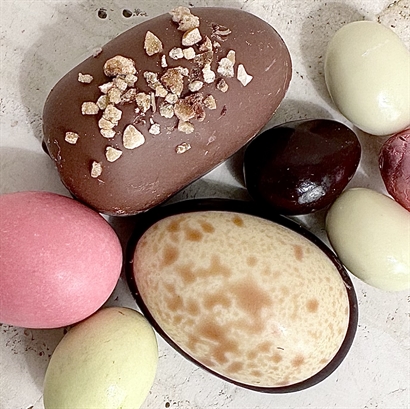 Bambusskrin med Danske påskeæg, Påskeblanding, Bagsværd lakrids, snacks og frøbombe