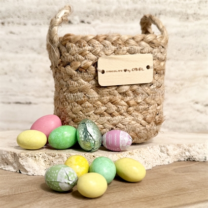 Kurv i jute med Luksus Påskeblanding 300 gram
