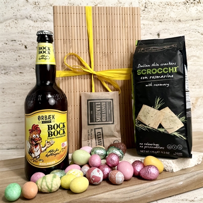 Bambusæske med Påskeøl, Bagsværd lakrids, påskeæg og snacks
