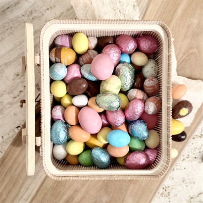 Smuk Bambusæske med Luksus påskeblanding 1000 gram