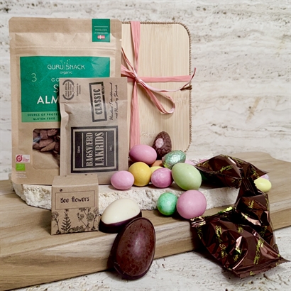 Bambusskrin med Danske påskeæg, Påskeblanding, Bagsværd lakrids, snacks og frøbombe