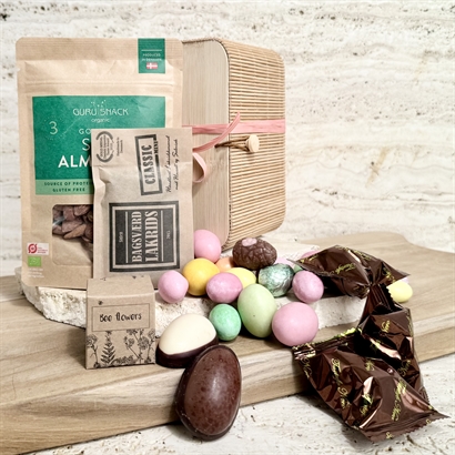 Bambusskrin med Danske påskeæg, Påskeblanding, Bagsværd lakrids, snacks og frøbombe