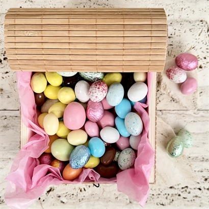 Rustik Bambusæske med Luksus påskeblanding 900 gram
