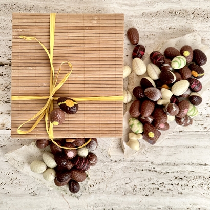 Bambusæske med 60 Belgiske Gourmet Påskeæg 760 gram