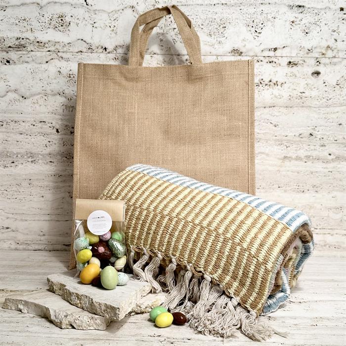 Bloomingville Recycled Plaid i shoppingbag med Luksus Påskeblanding 200 gram