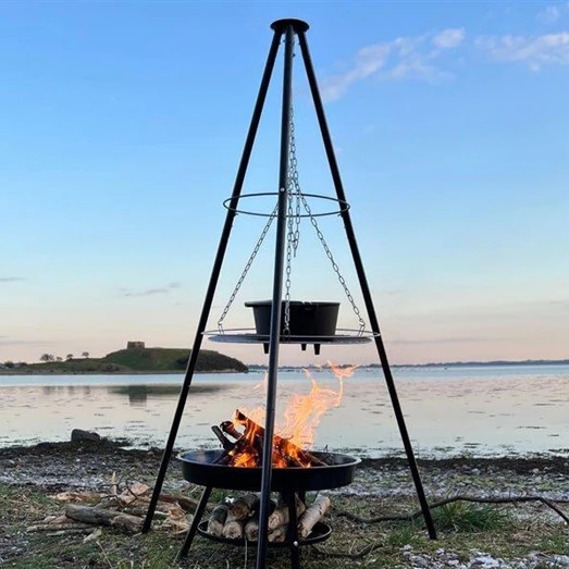 Tripod bålfad med hængegrill - Ideel til familiehygge - Vejledende udsalgspris 1199,-