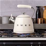 SMEG Vandkedel med fløjte. 3  farver - Vejledende udsalgspris 999,- 
