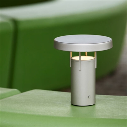 BringMe Transportabel Lampe i 2 farver - Vejledende Udsalgspris 749,- 