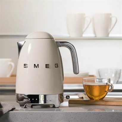 SMEG Elkedel 1,7 L. Italiensk topkvalitet - 5 farver - Vejledende udsalgspris 1499,- 